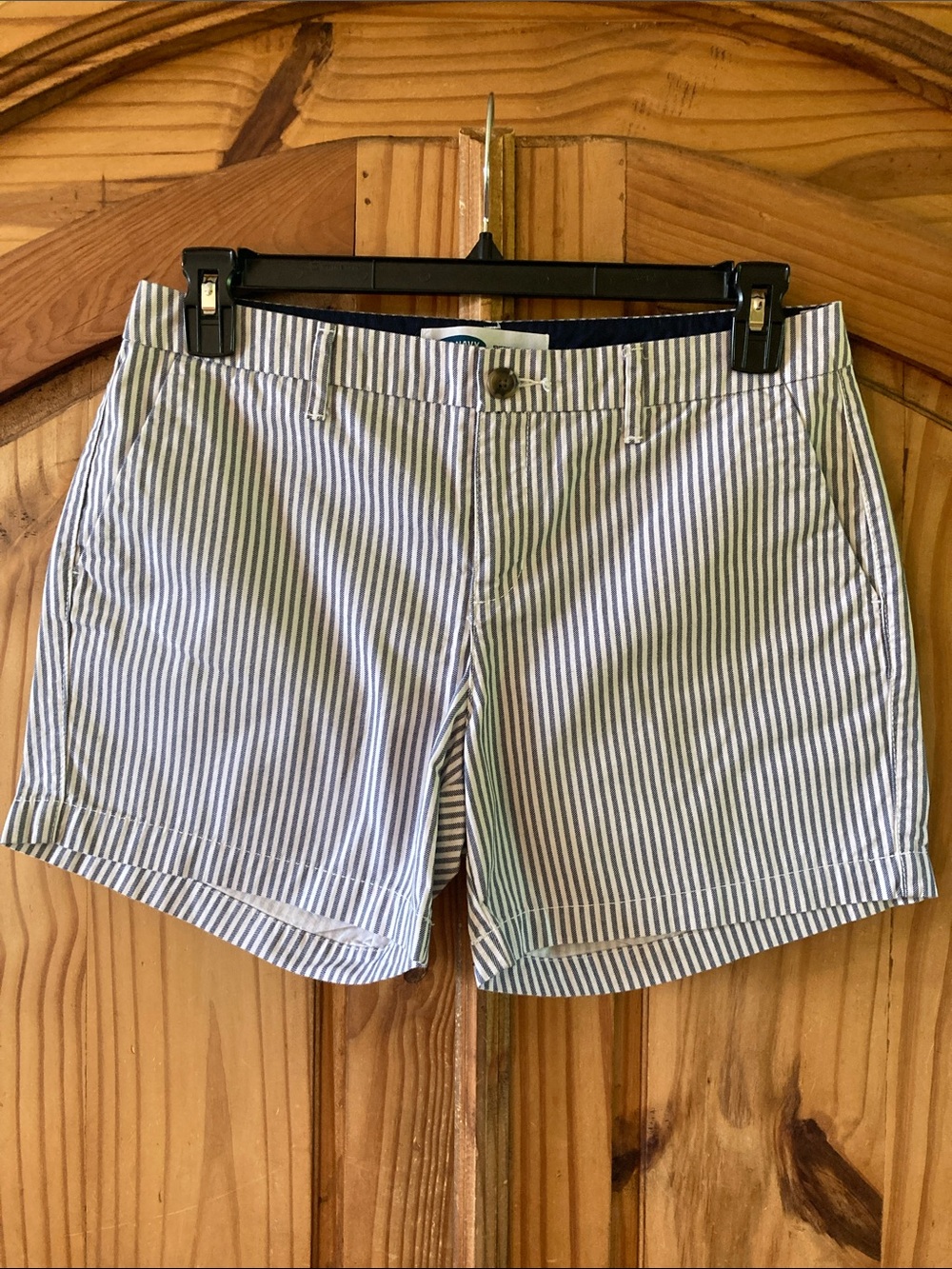 Women's Old Navy Everyday blue black striped chino shorts size 8